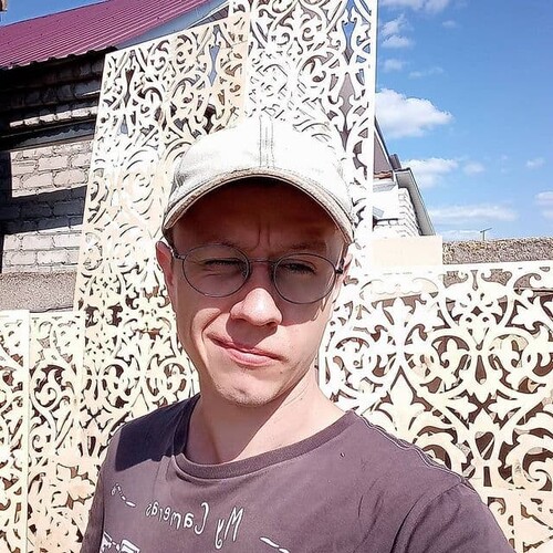 Основатель мастерской светильников из дерева "Lazeretti"